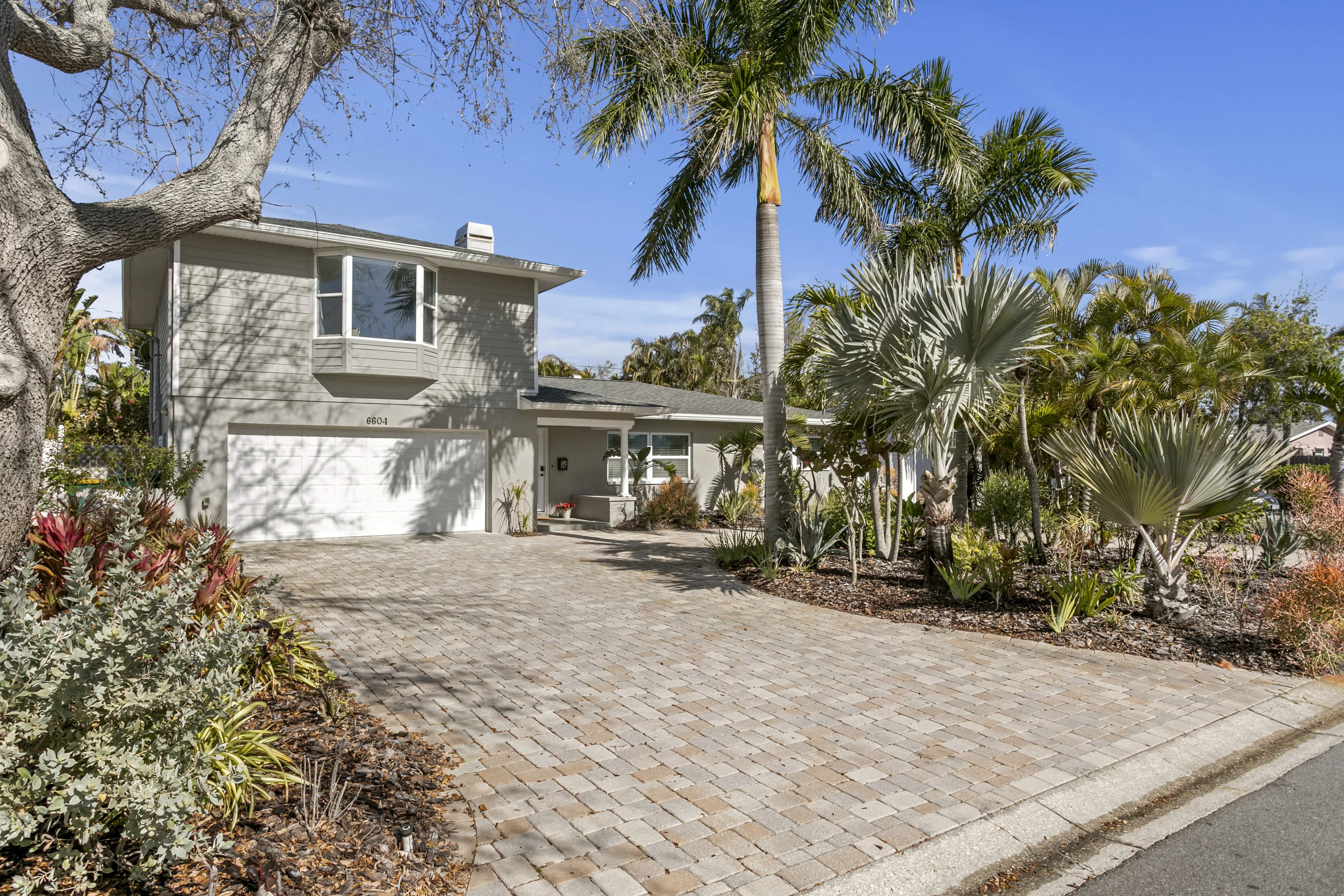 6604 Blue Heron Dr S photo 01