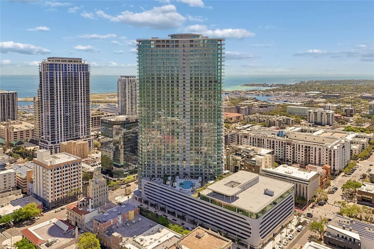 Residences at 400 Central condominium building