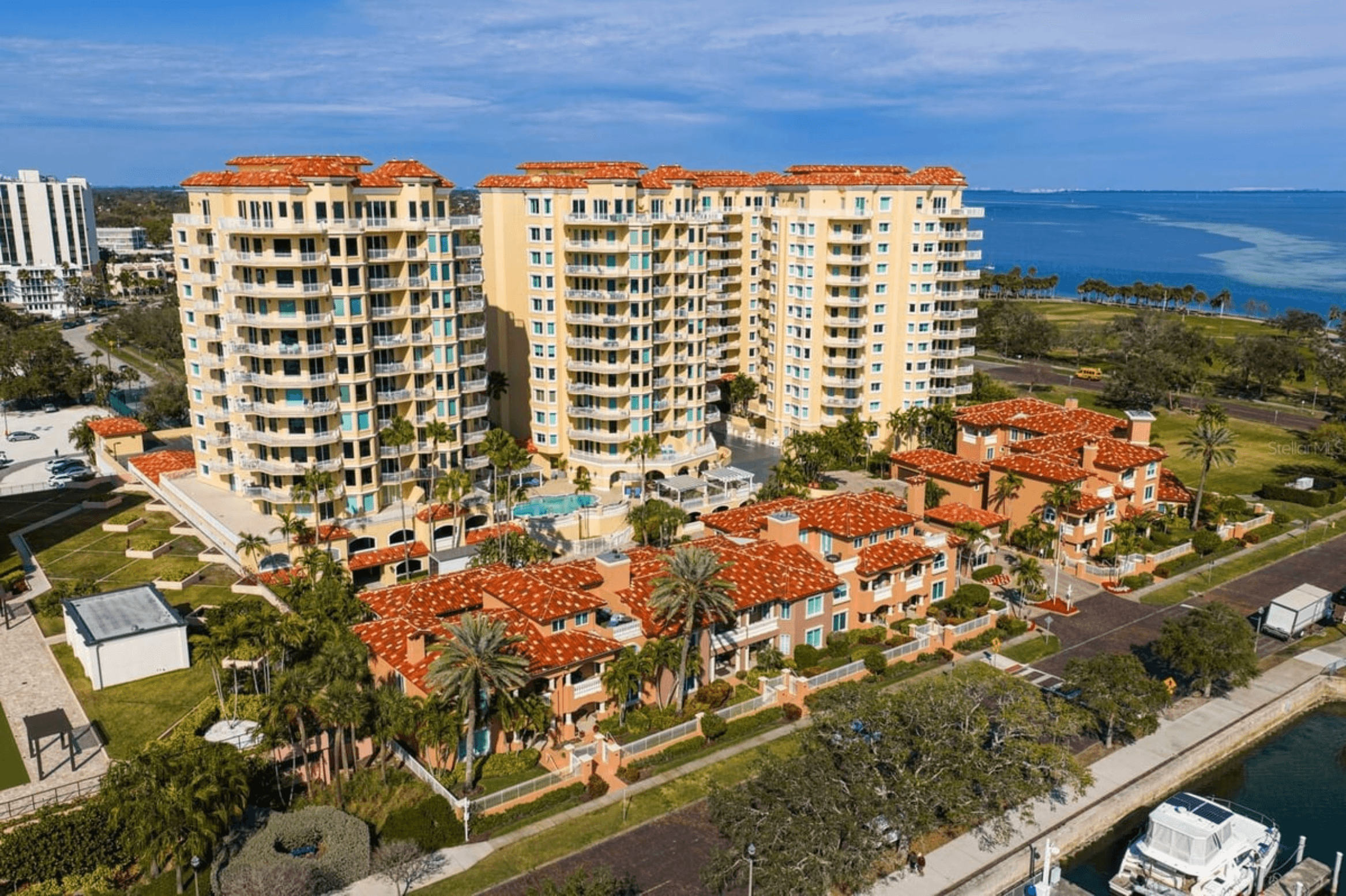 Vinoy Place condominium building