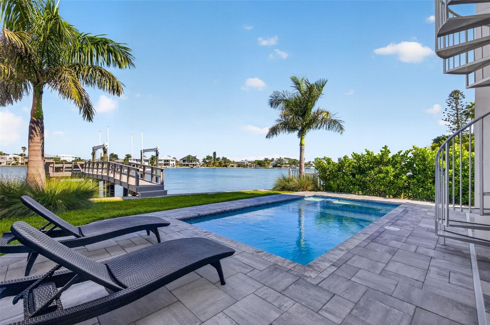 10209 Gulf Boulevard photo 02