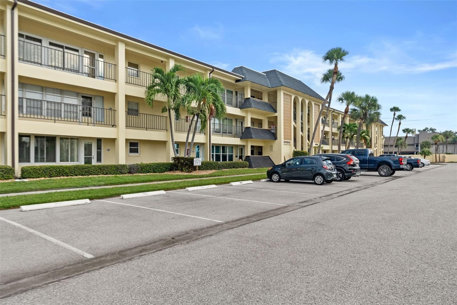 4700 Cove Circle 102