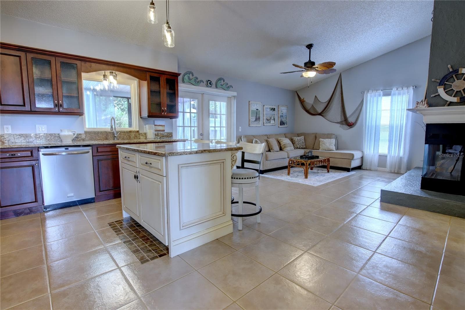 916 Mentmore Circle photo 04