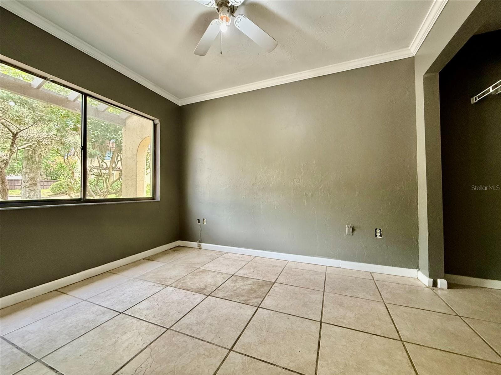 2735 SW 35th Place 601 photo 04
