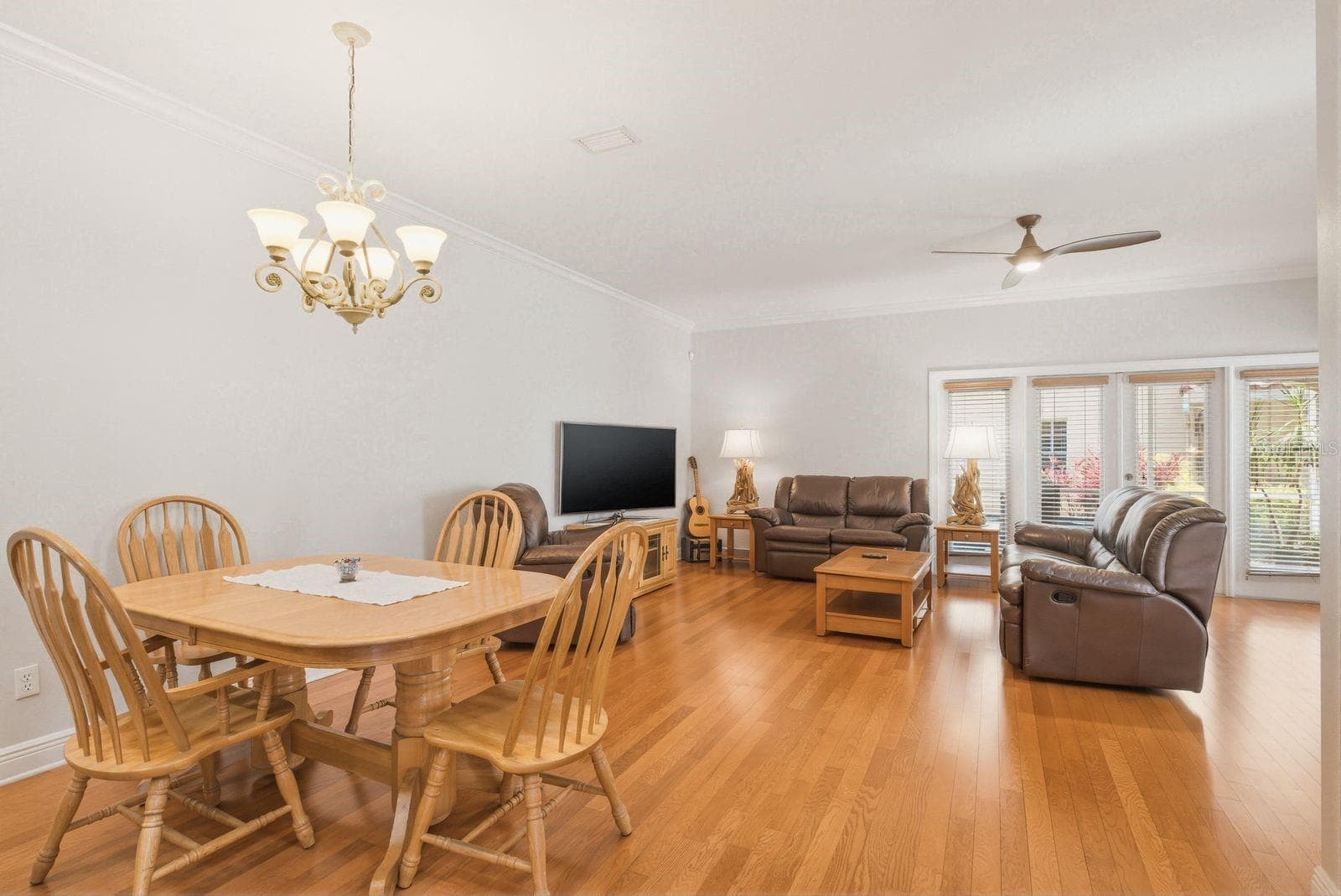 208 Valencia Circle photo 02