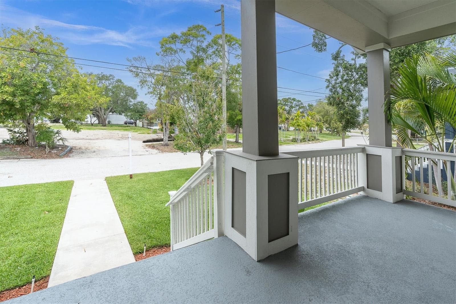 224 NE Jefferson Circle N photo 07