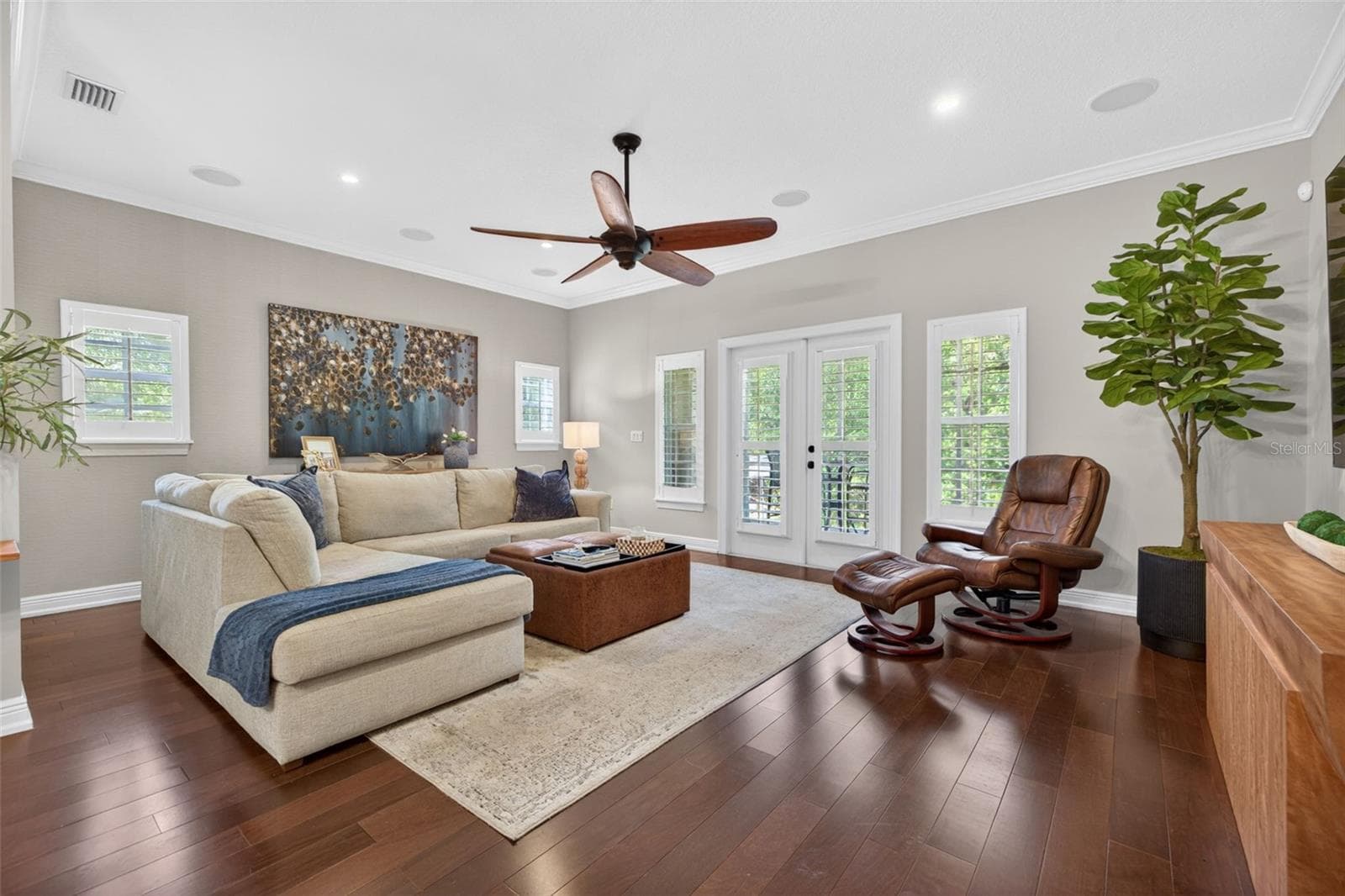 252 Valencia Circle photo 07