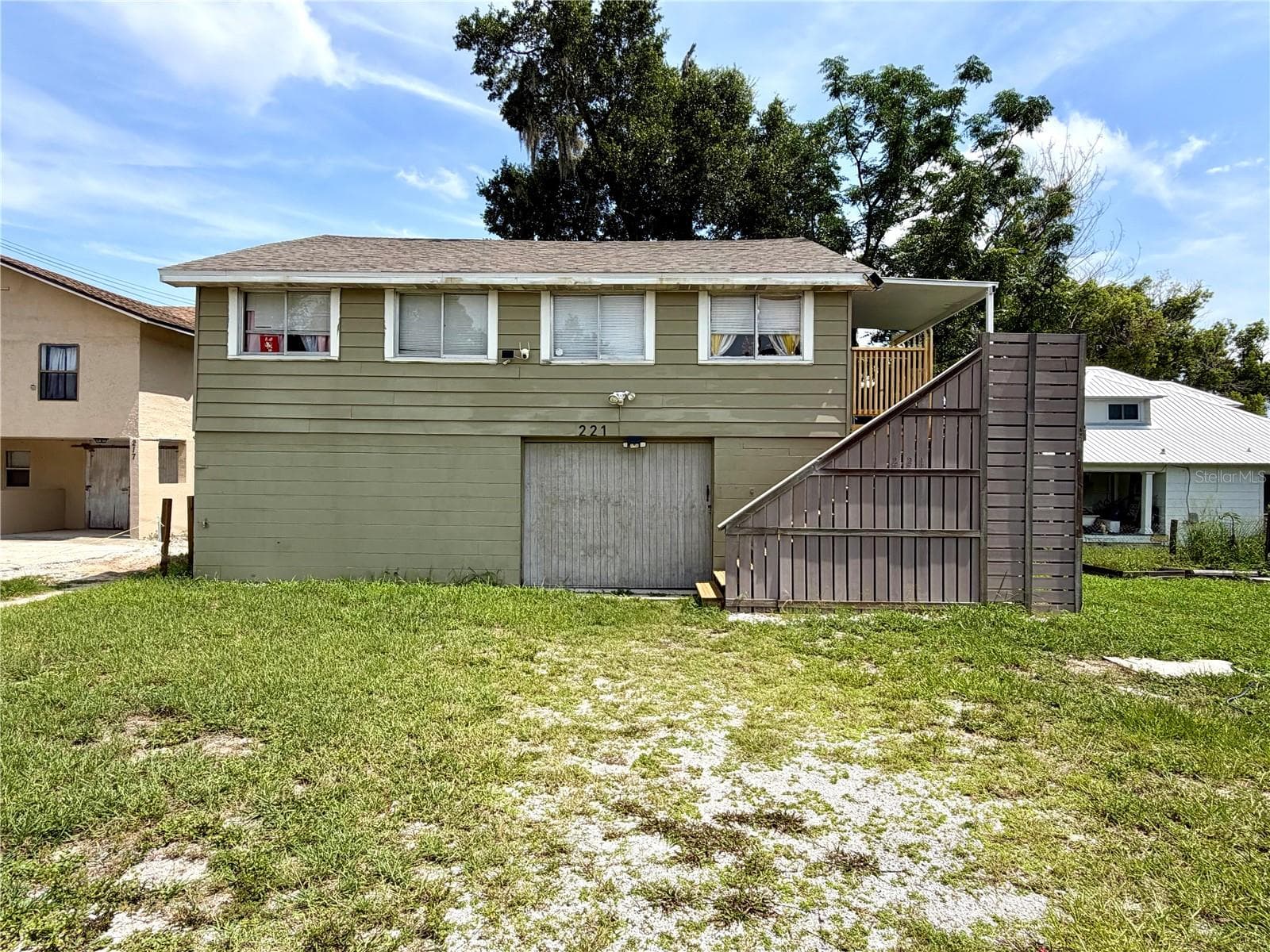 221 Avenue C NE photo 02