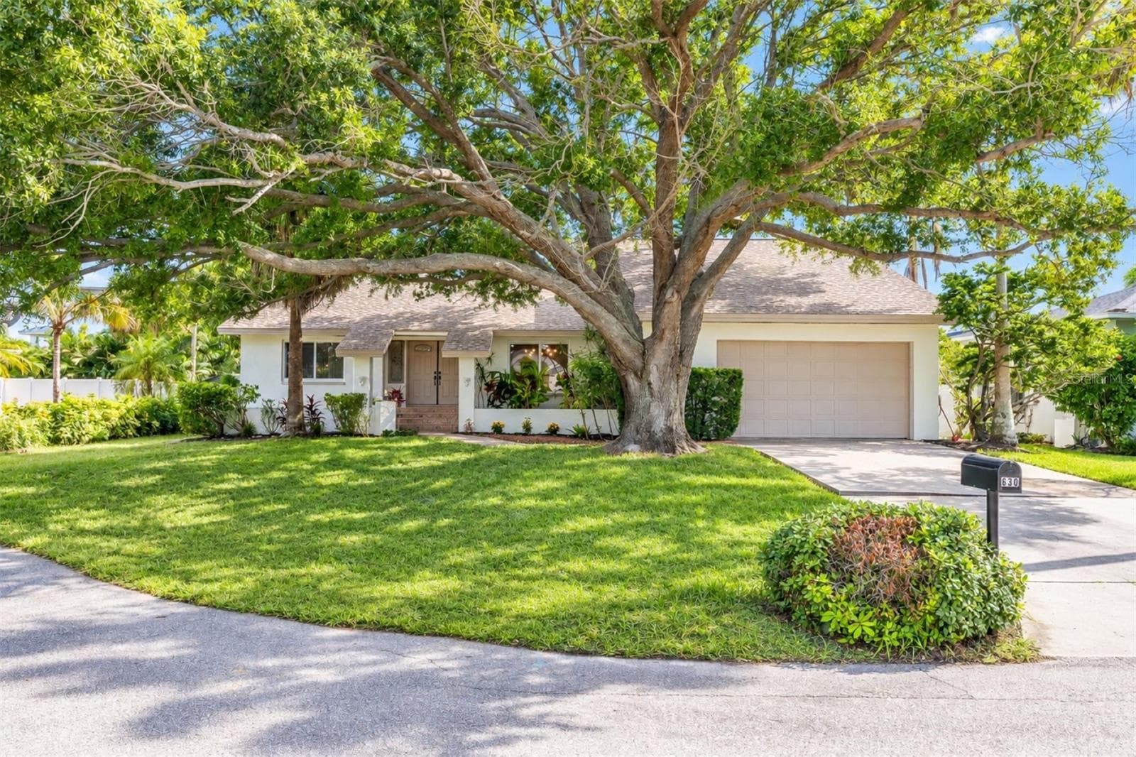 630 Pinta Drive photo 04