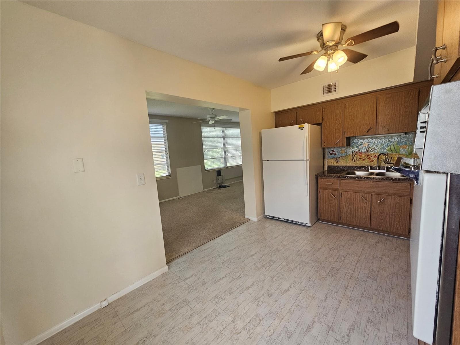 2070 World Parkway Boulevard 22 photo 03