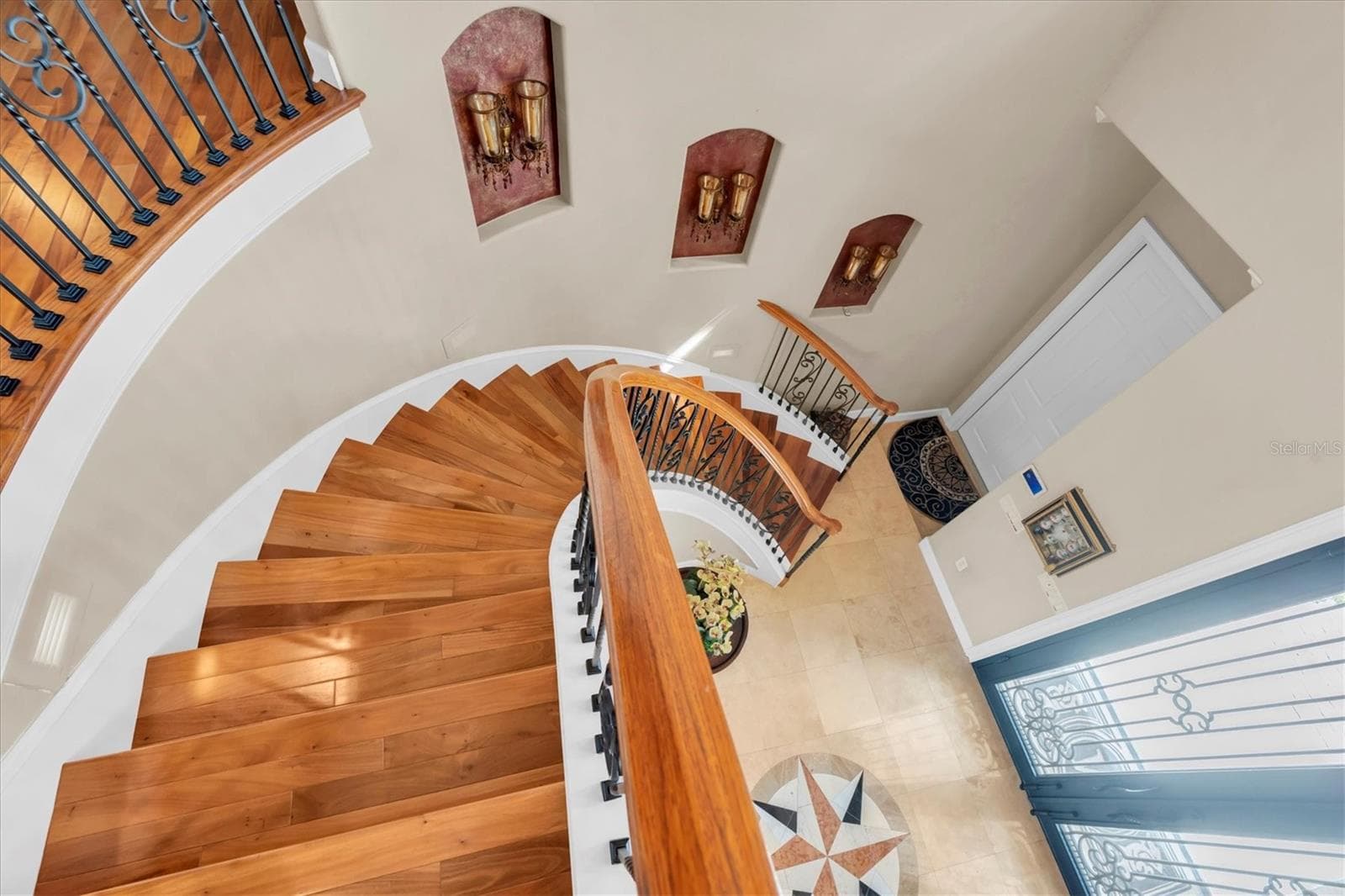 2861 Roehampton Close photo 07