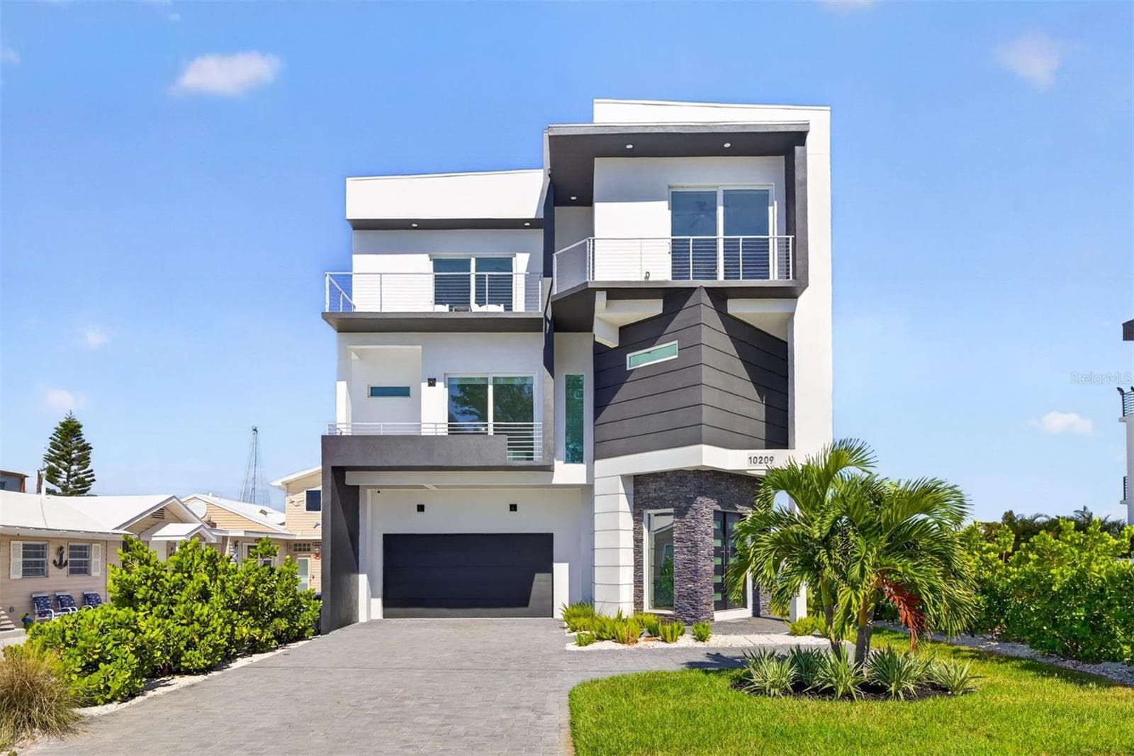 10209 Gulf Boulevard photo 06