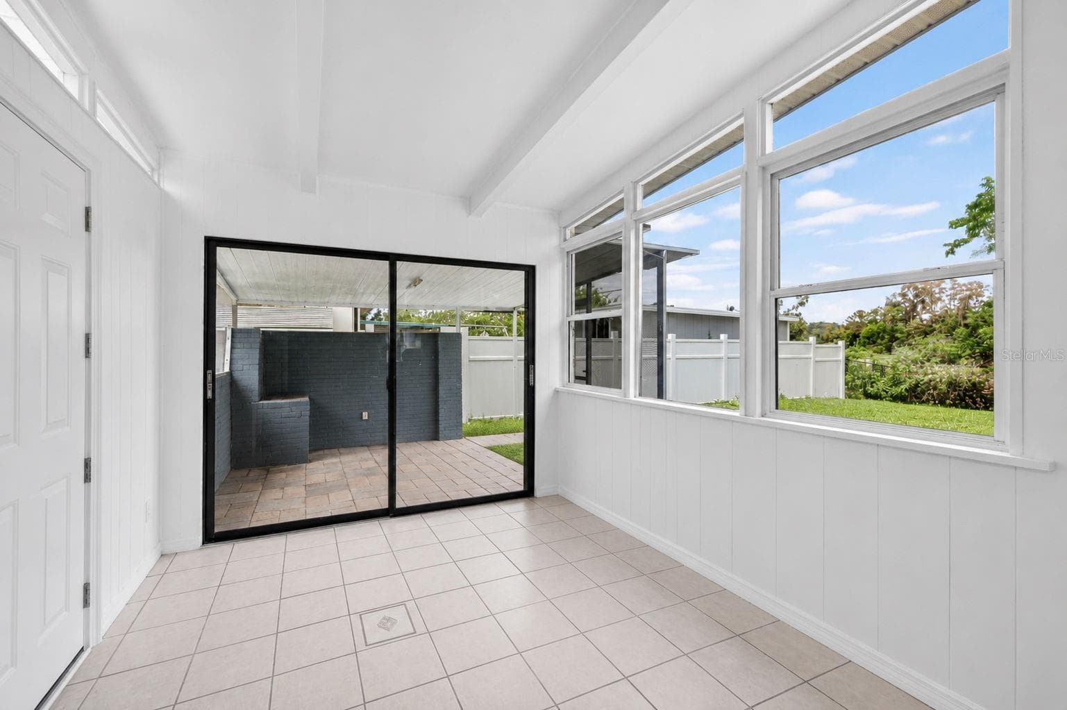 6819 Meadowlawn Drive N photo 04