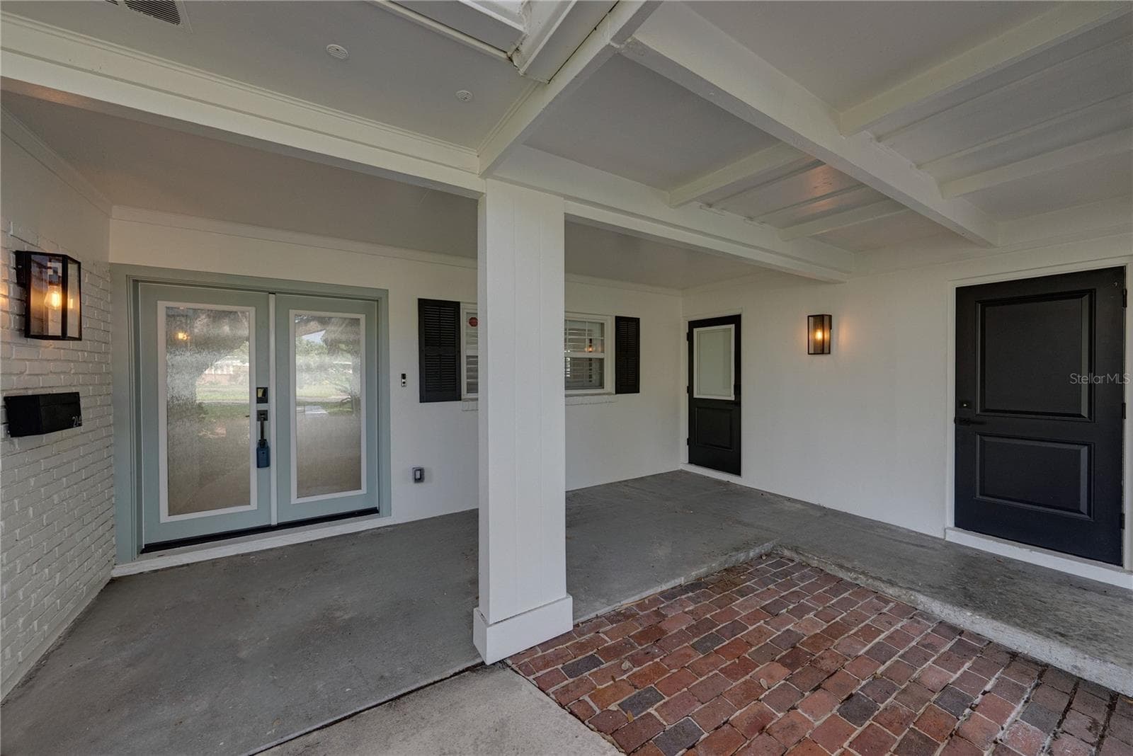 214 S Treasure Drive photo 06