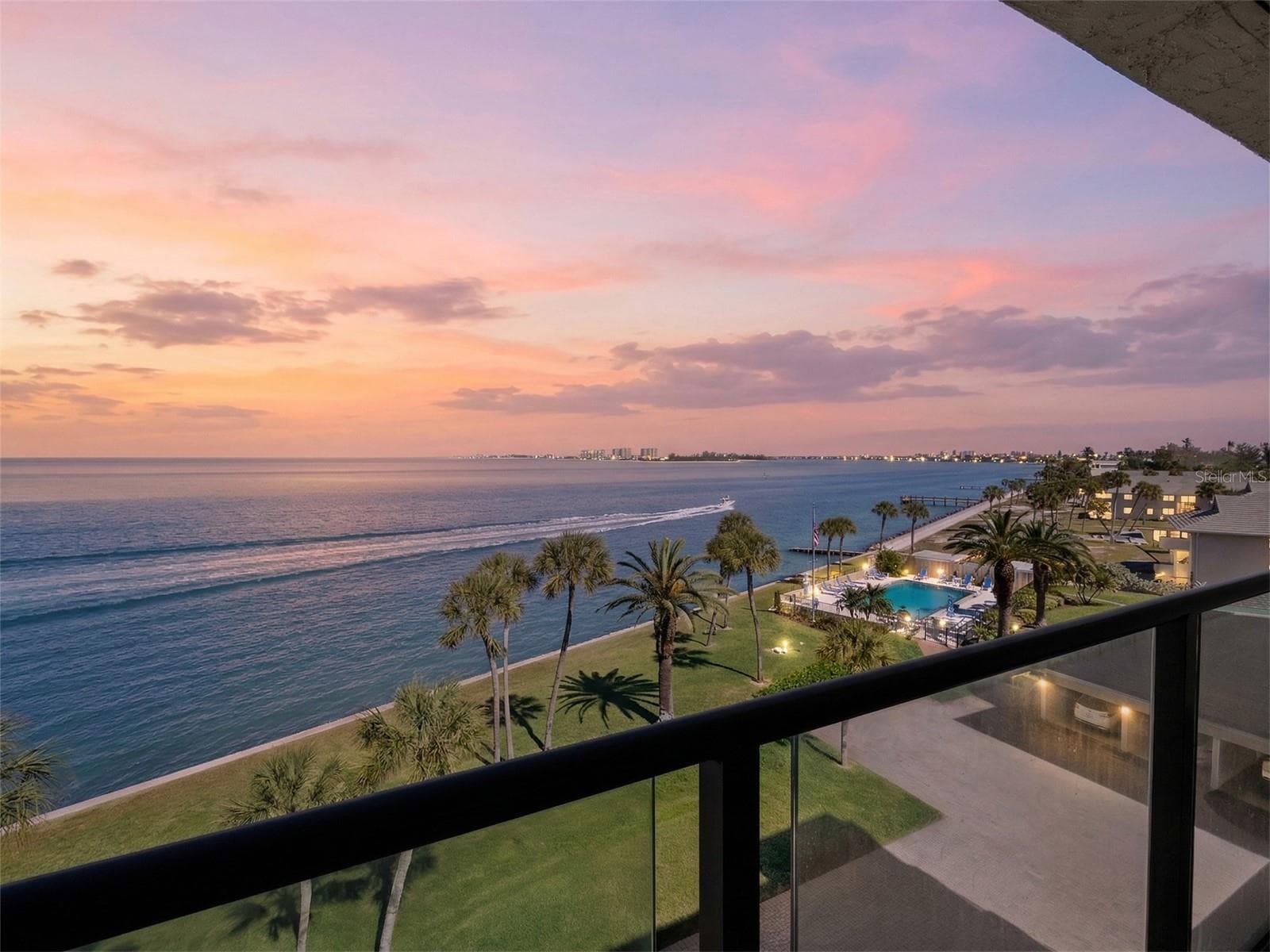 4712 Ocean Boulevard W10 photo 02