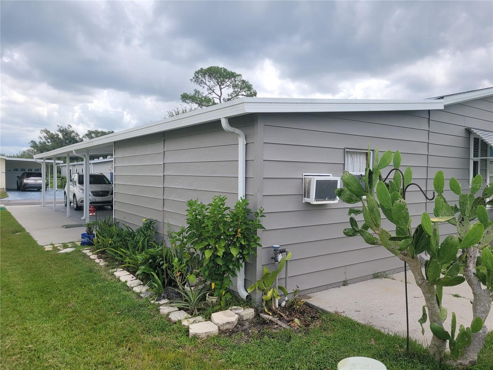 345 Victoria Drive photo 04