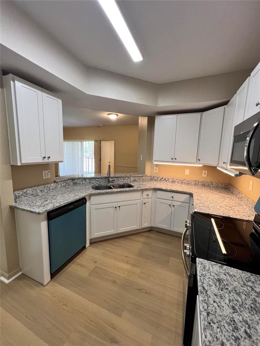 5512 Metrowest Boulevard 12-201 photo 04