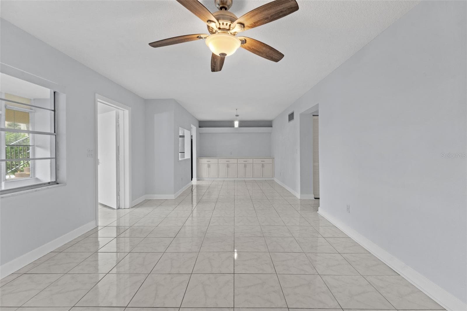 4700 Cove Circle 102 photo 06