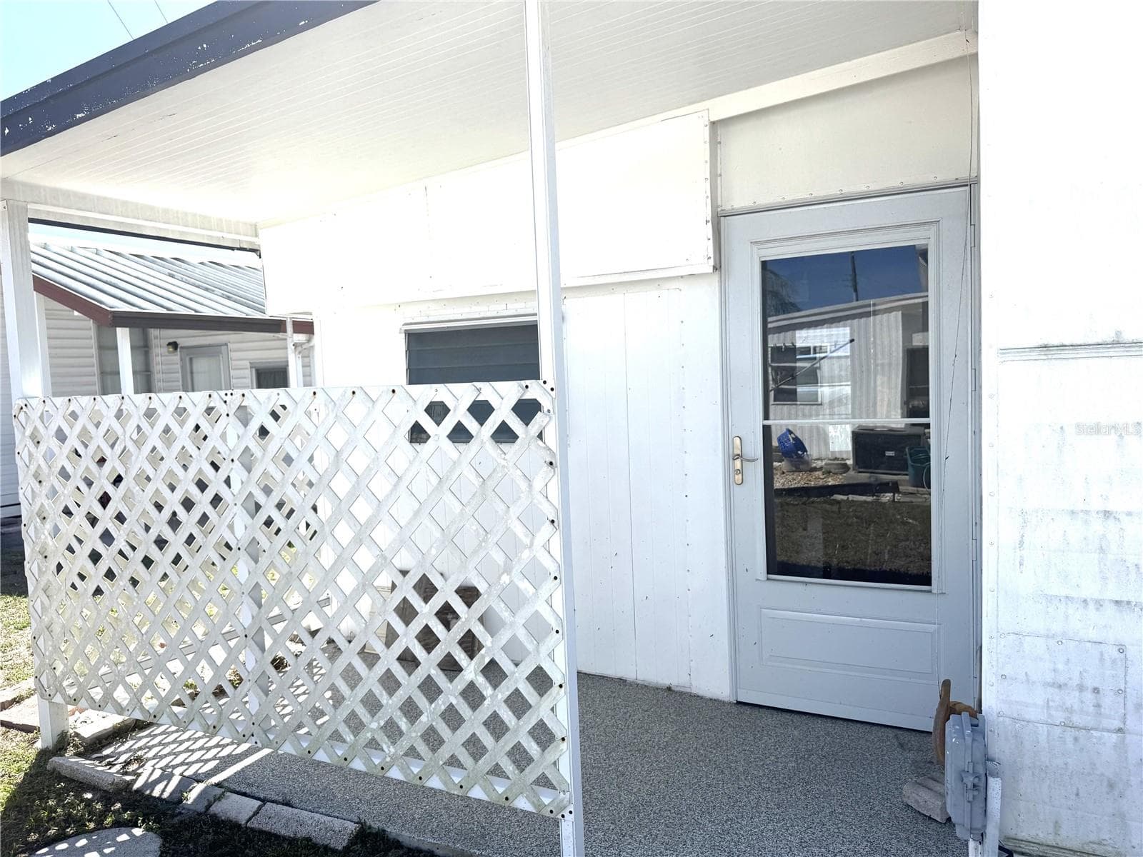 254 Southwinds Drive photo 03
