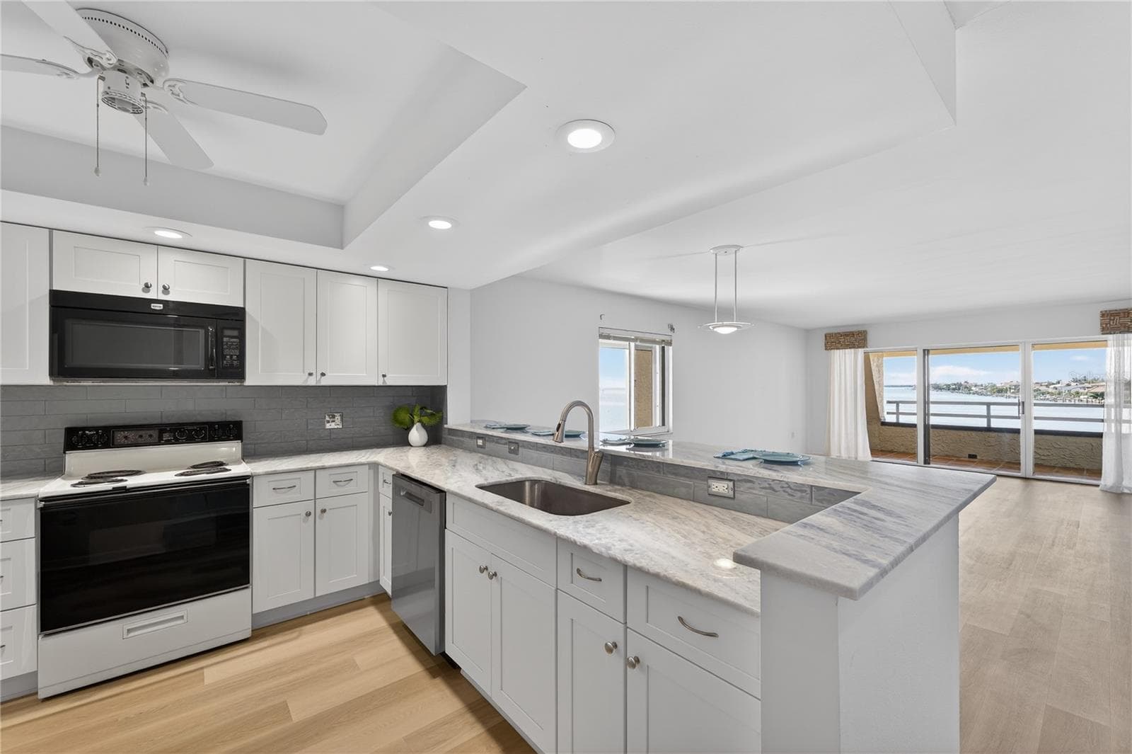 138 1st Street E 302 photo 03
