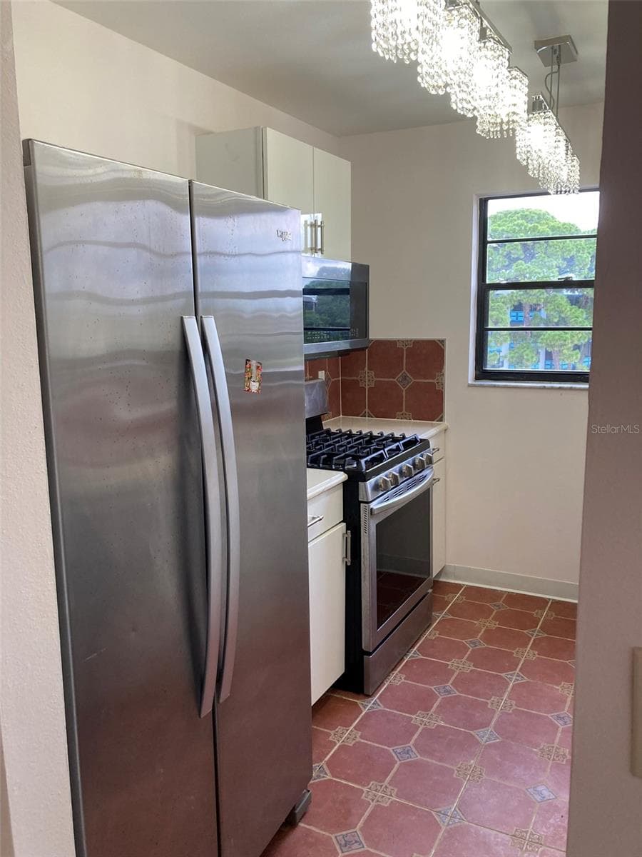 7975 58th Avenue N 408 photo 03