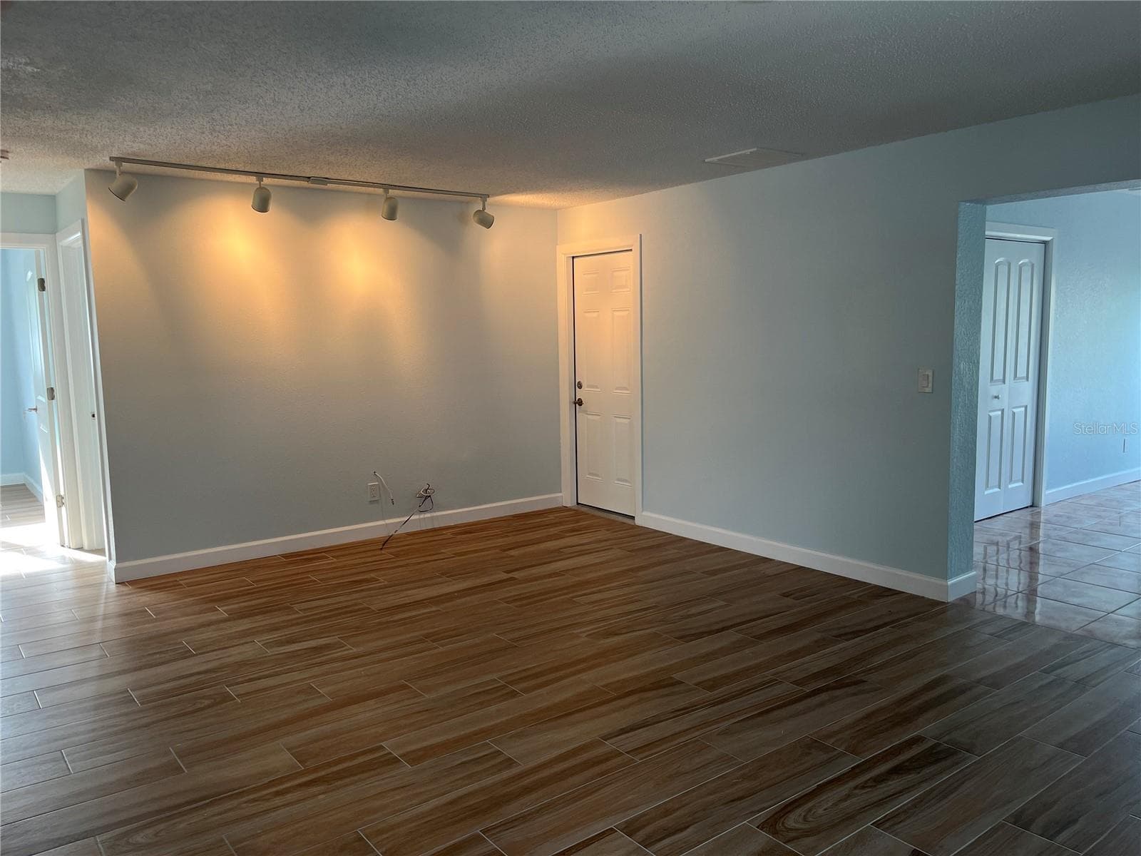 307 La Hacienda Drive photo 06
