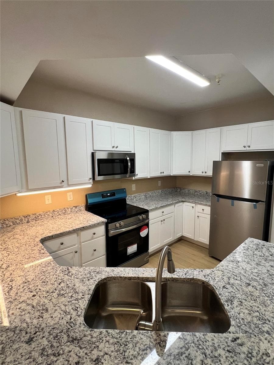 5512 Metrowest Boulevard 12-201 photo 03