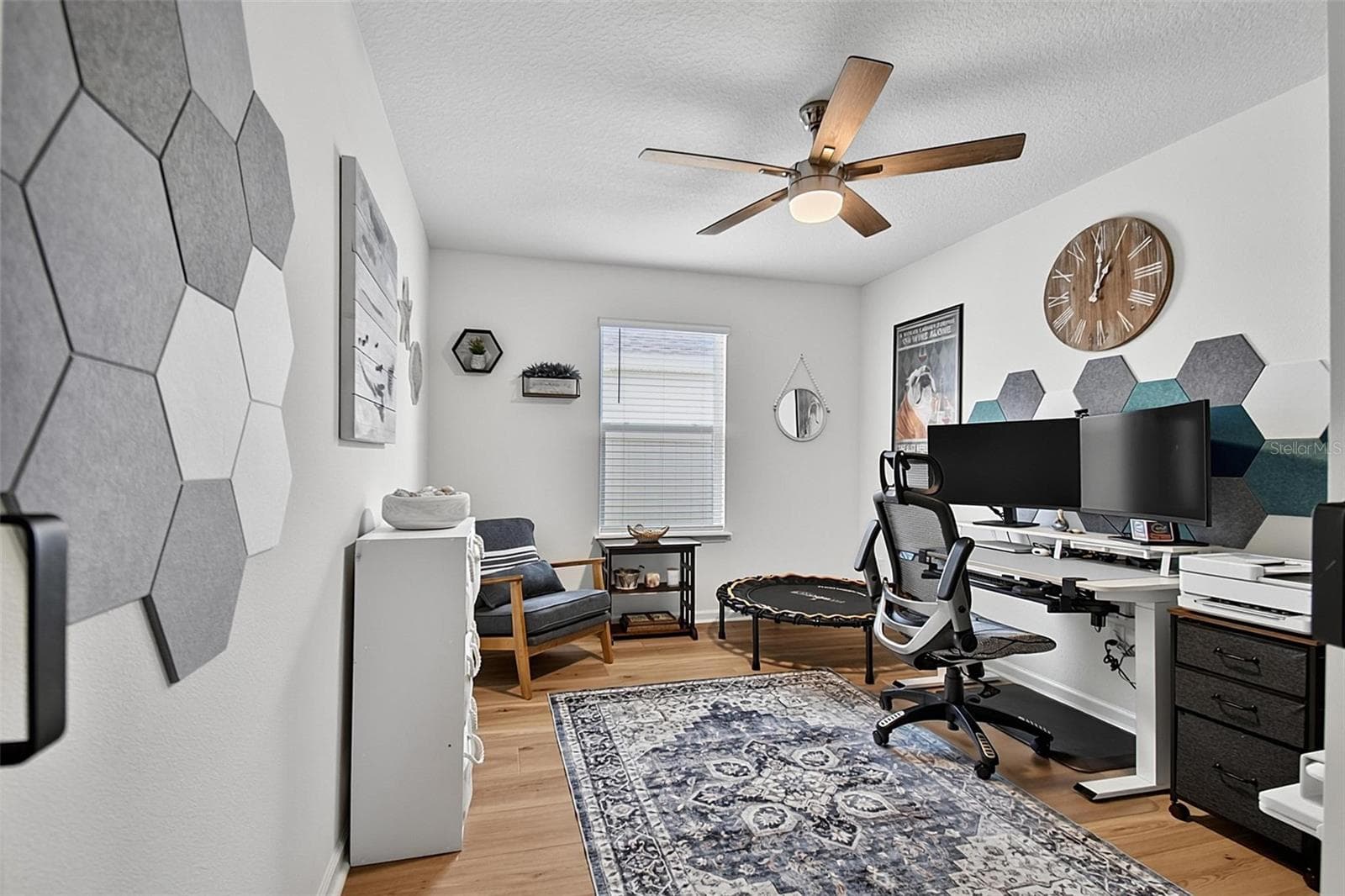 7 Signet Court photo 04