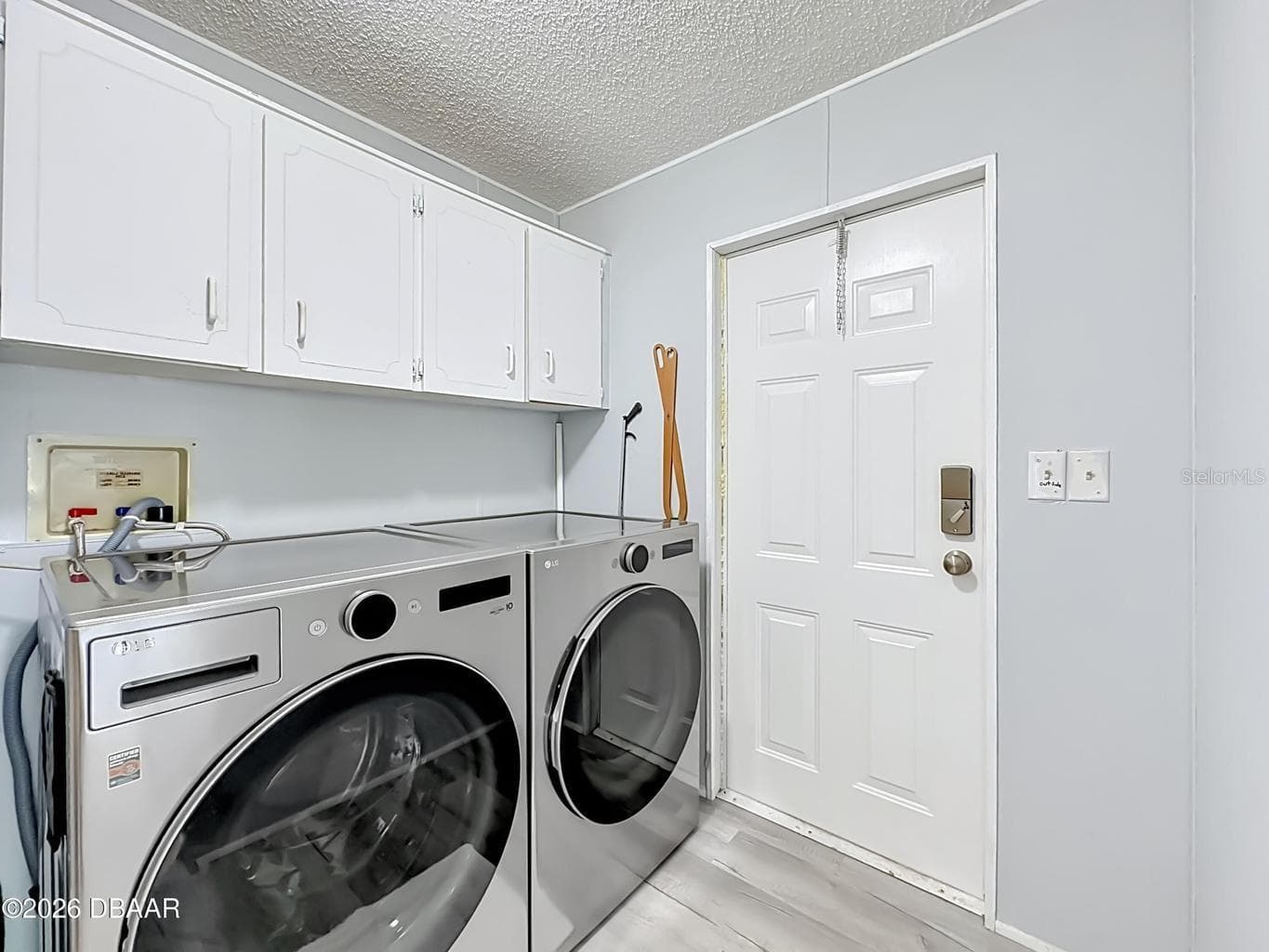 235 Clearwater Road photo 04