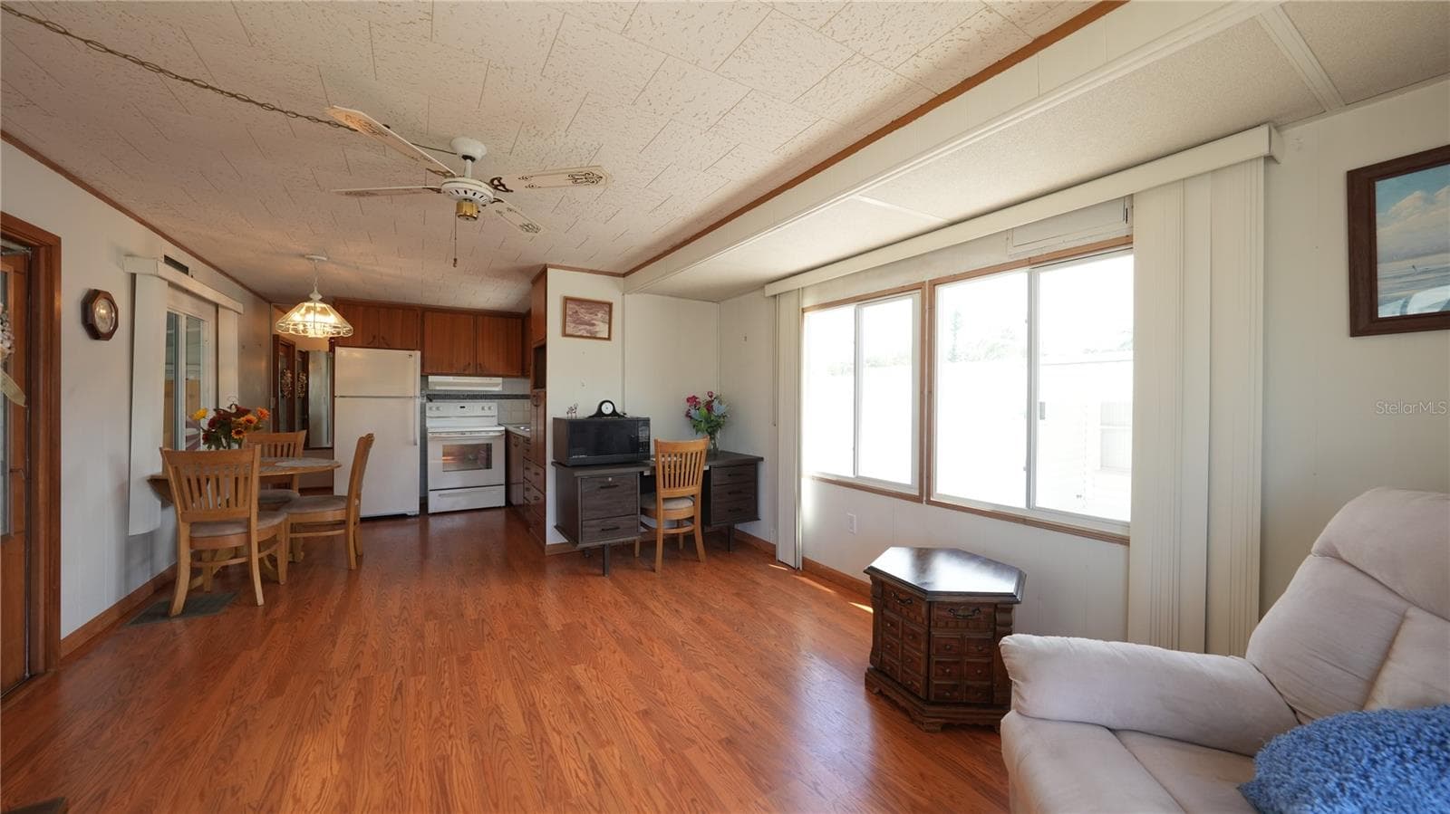 210 Southwinds Drive photo 07