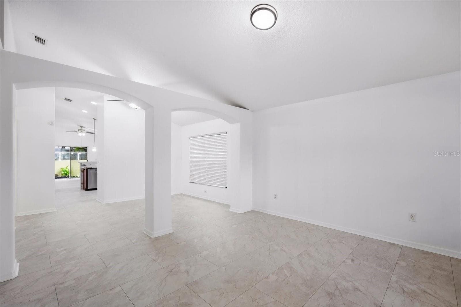 3005 W Chestnut Street photo 05