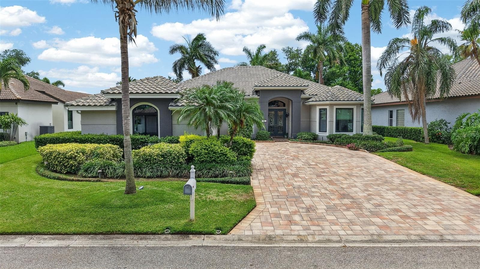820 Sand Pine Drive NE photo 02