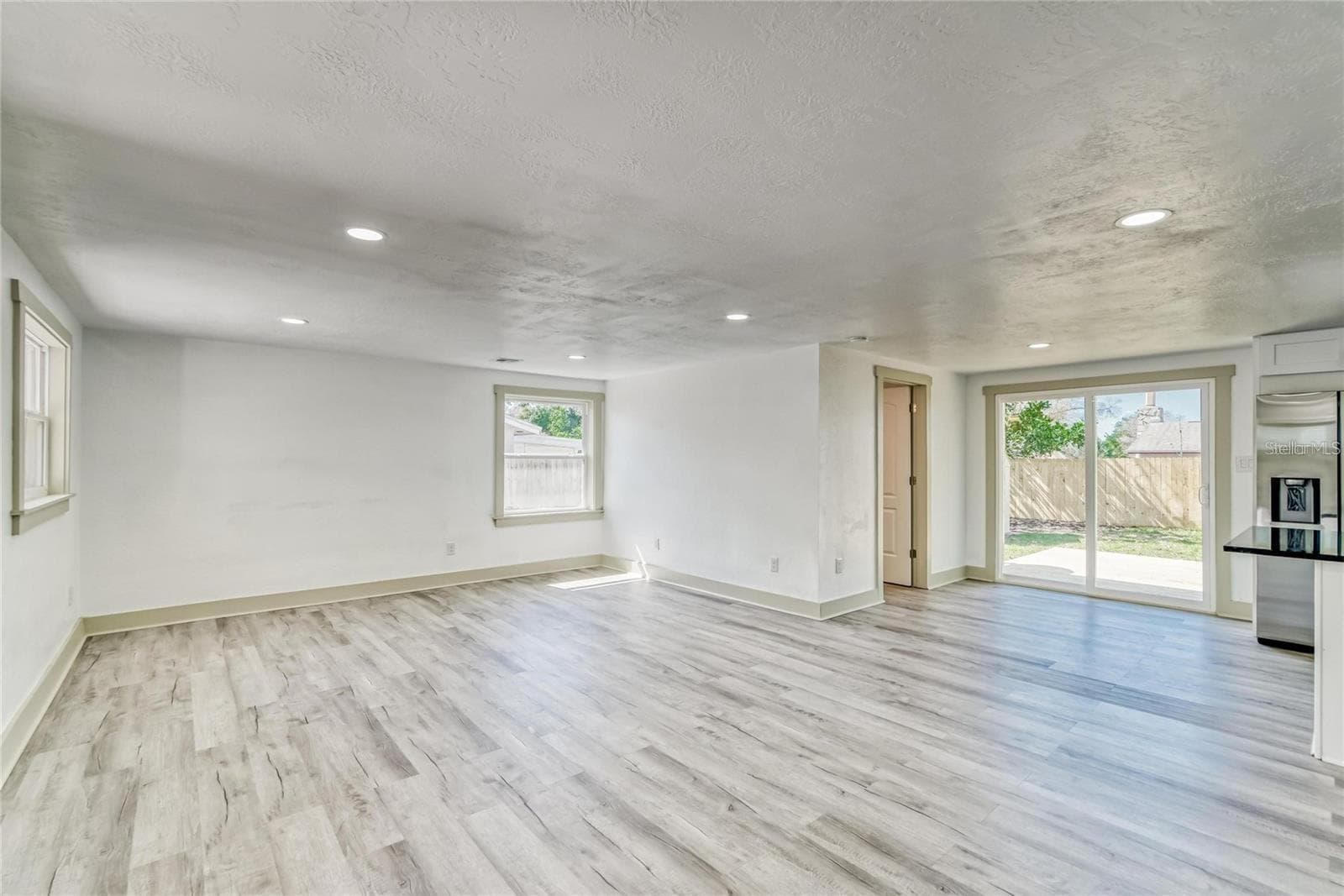1300 Melonwood Avenue photo 02