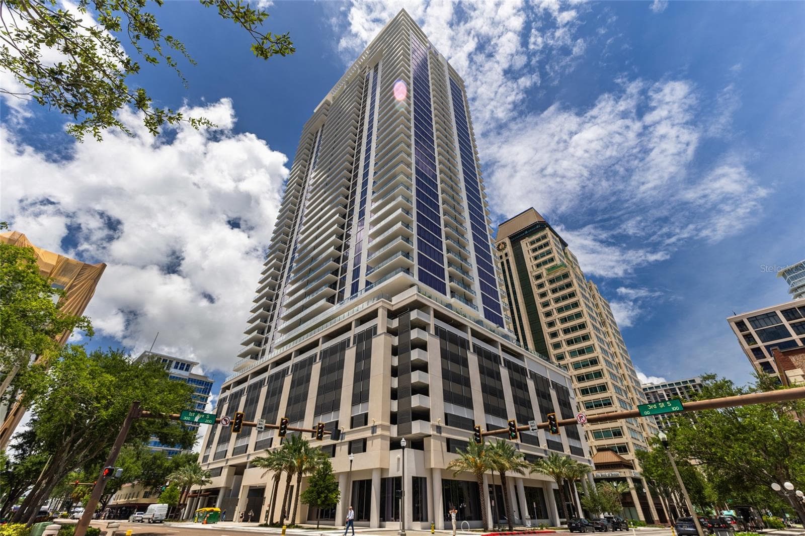 275 1st Avenue S 3908