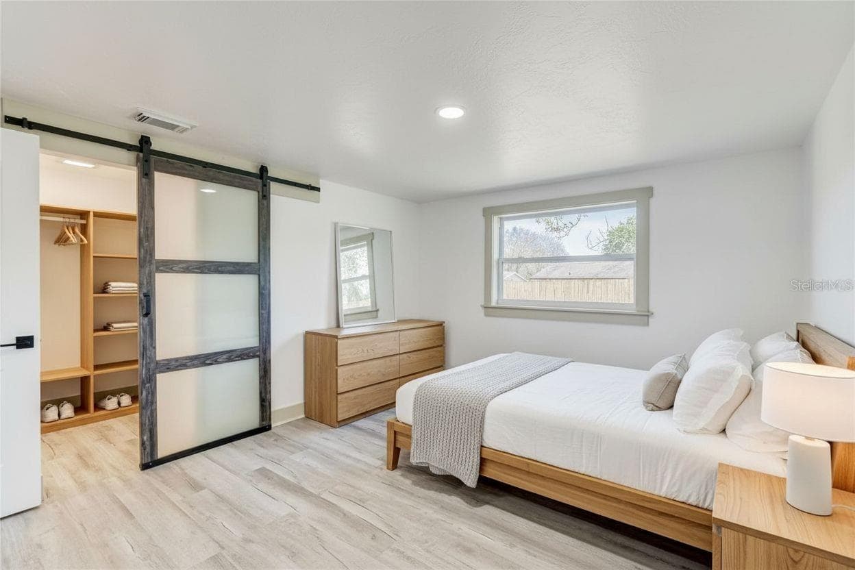 1300 Melonwood Avenue photo 05