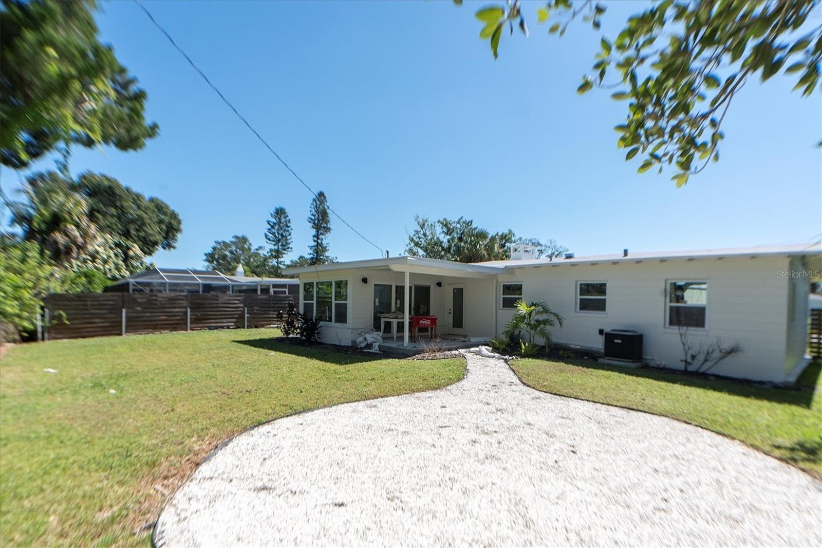 4811 Del Rio Way S photo 03
