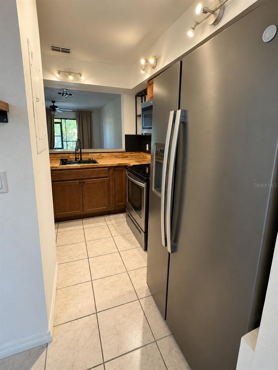 2900 S Semoran Boulevard B1 photo 04
