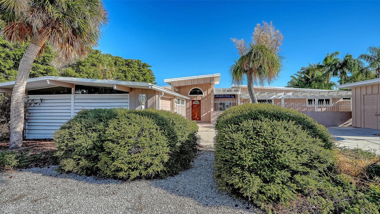 355 S Shore Drive photo 02