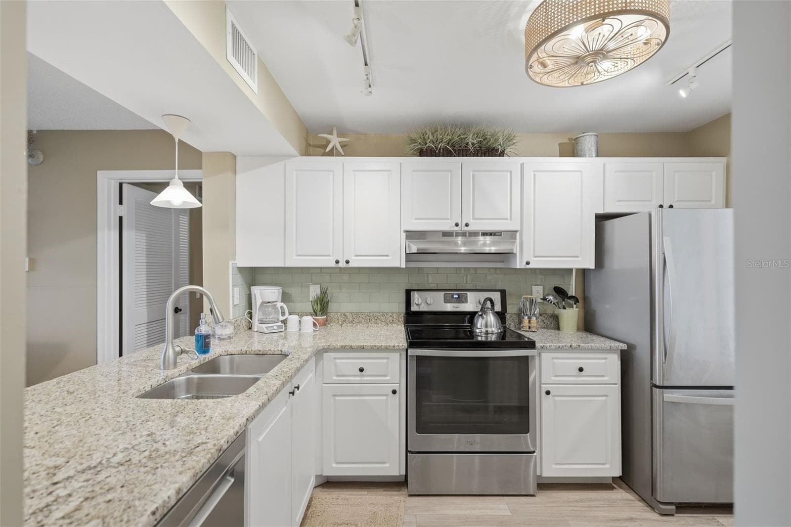 6104 Palma Del Mar Boulevard S 112 photo 03