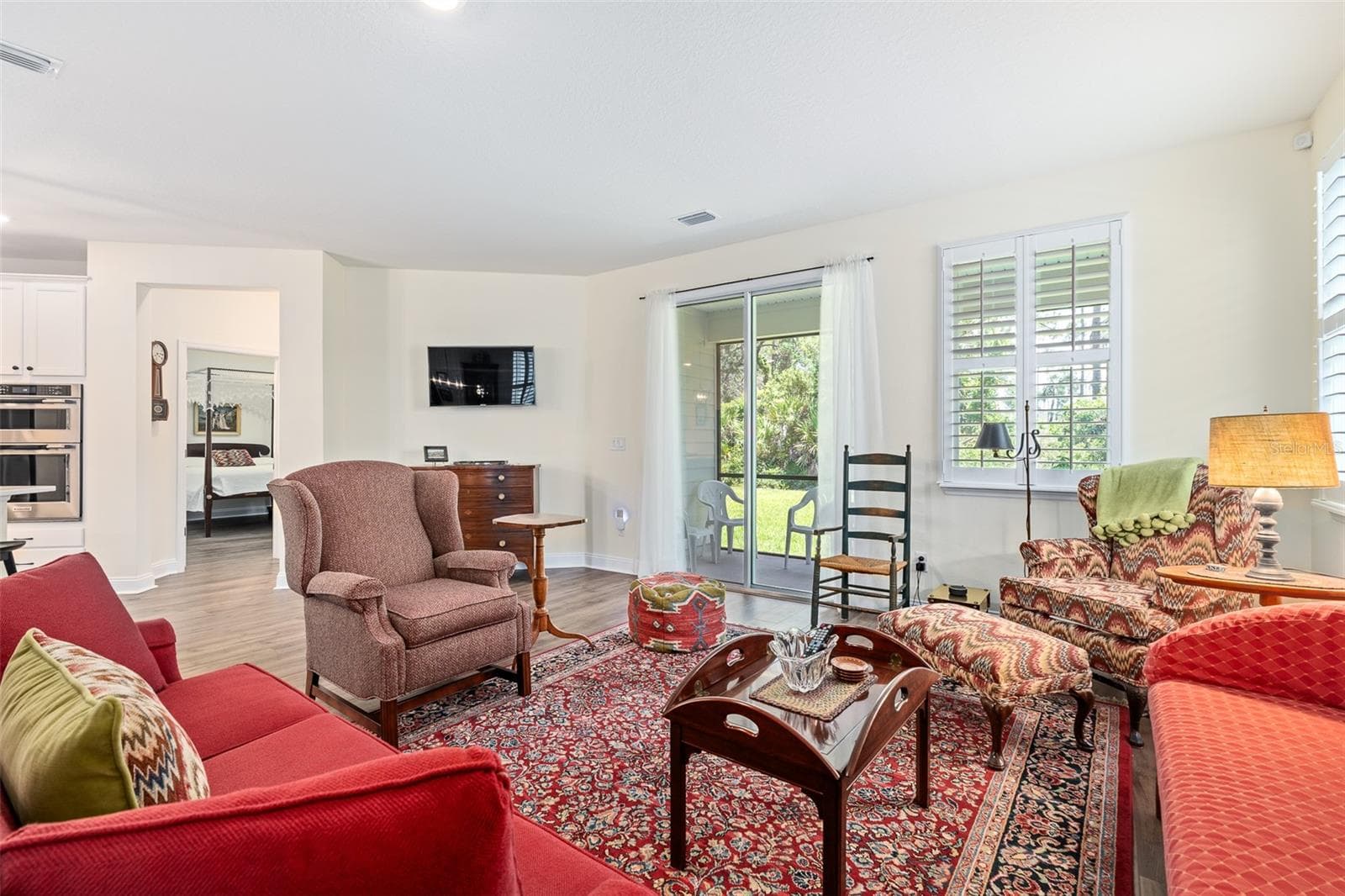 6 Signet Circle photo 05