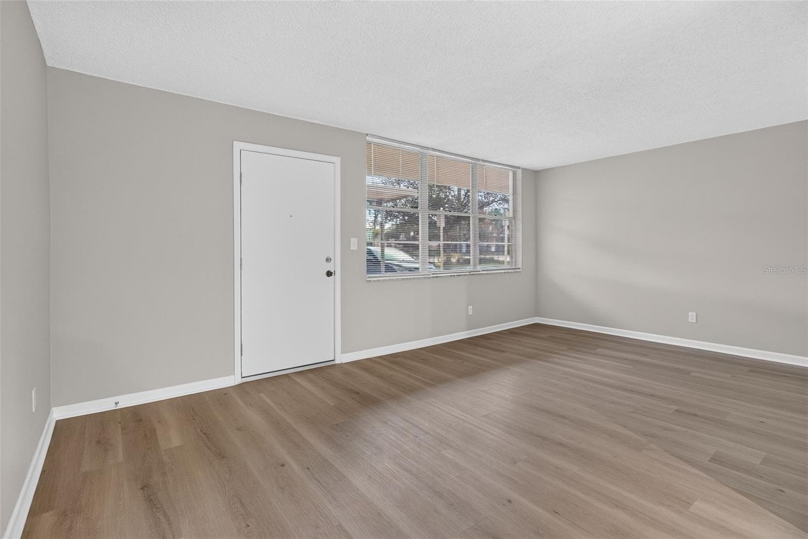 4885 1st Street NE 109 photo 03