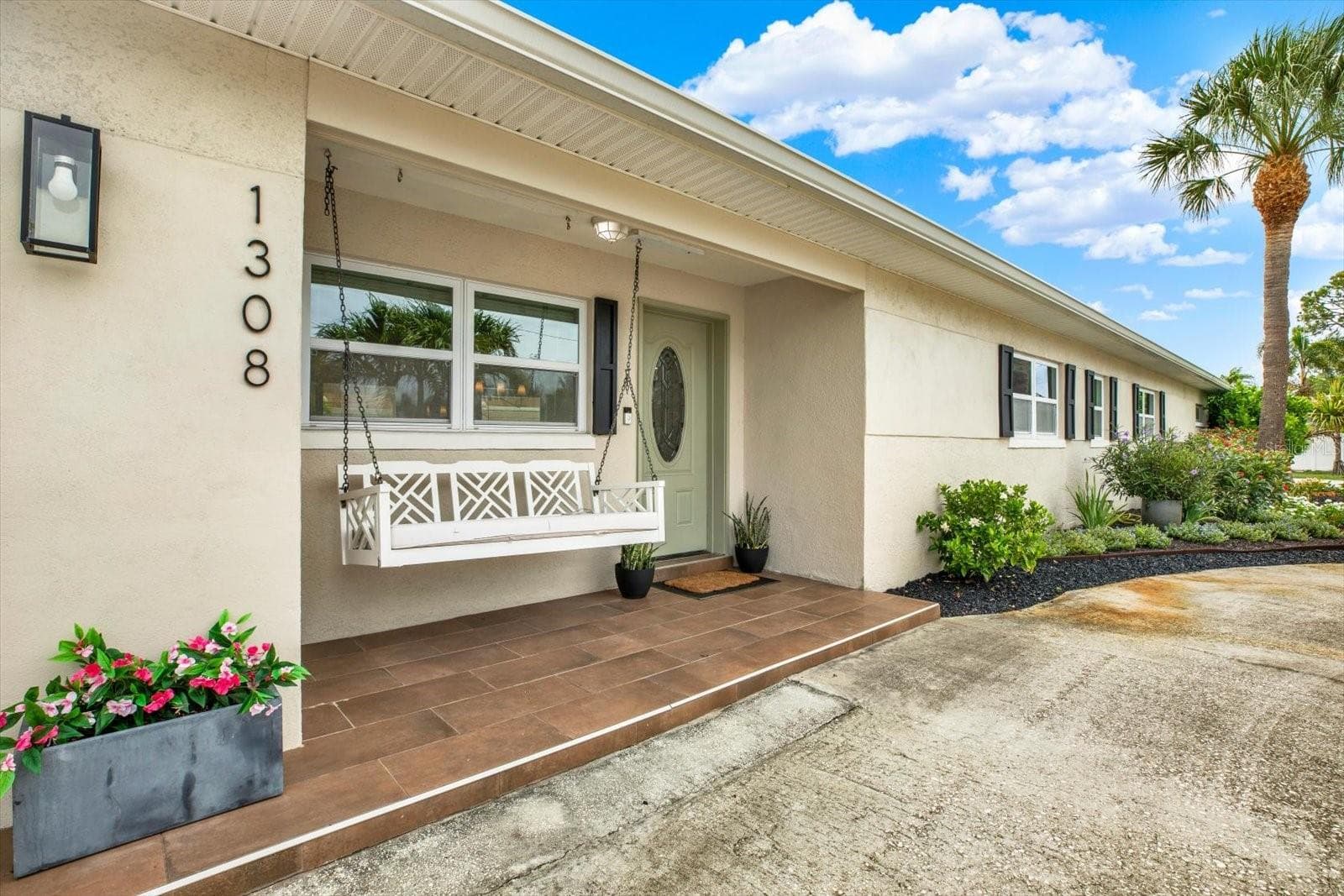 1308 Marion Drive S photo 02
