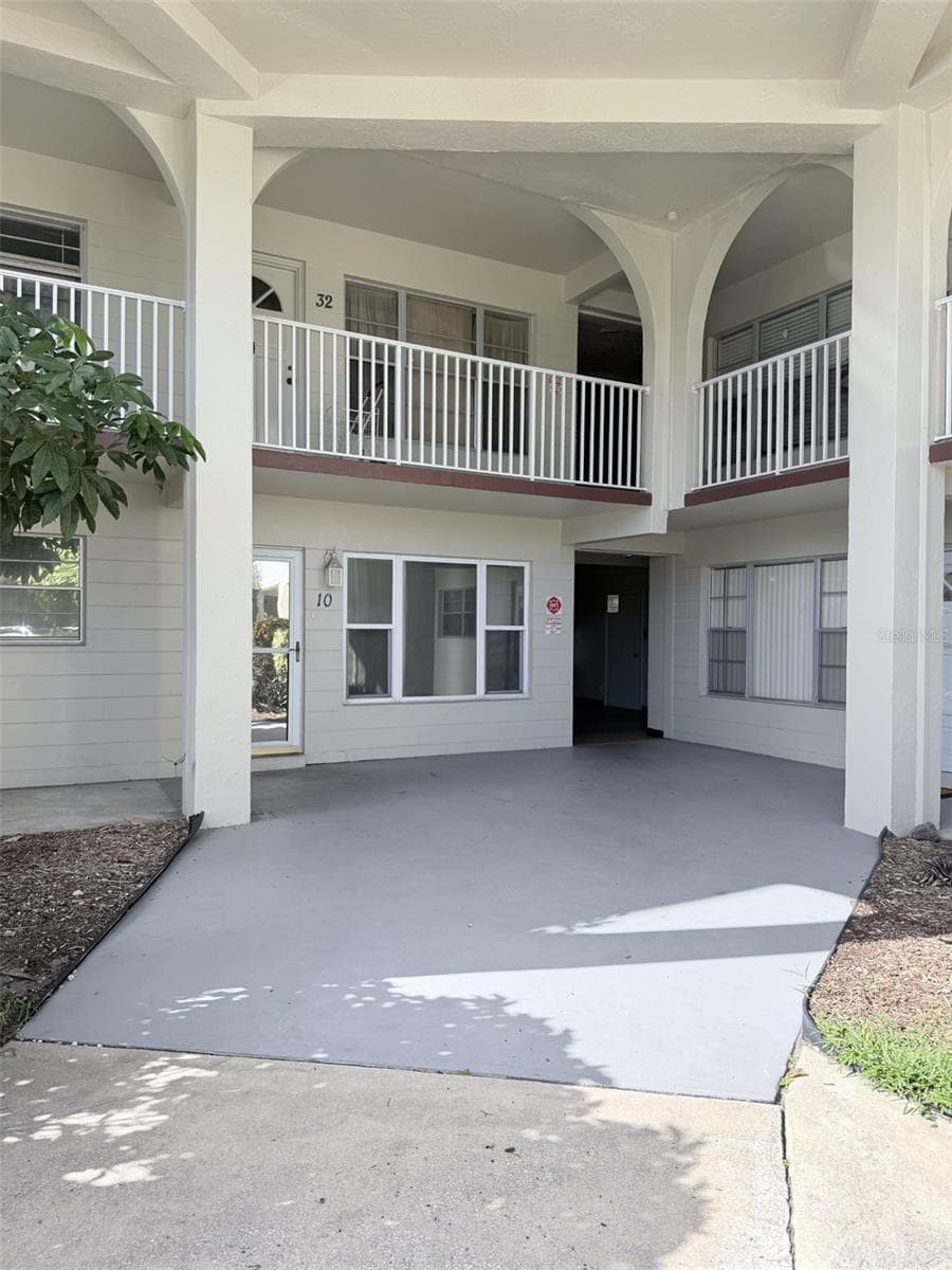 2434 Australia Way E 10