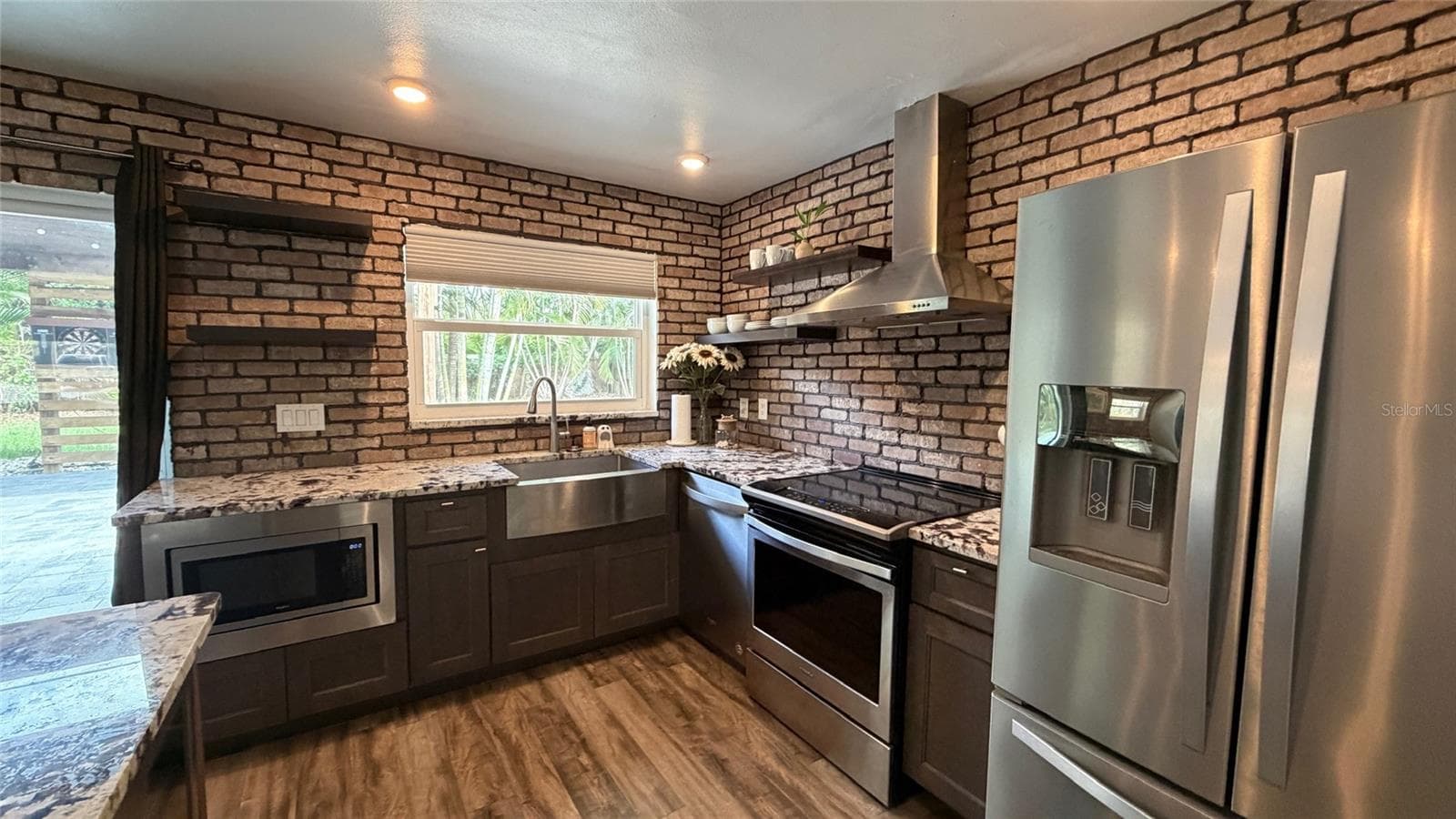 620 La Plaza Avenue S photo 03