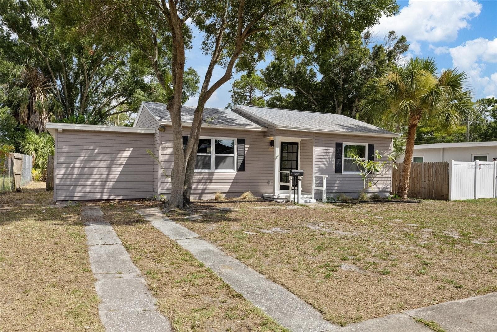 8211 Diagonal Road N photo 03