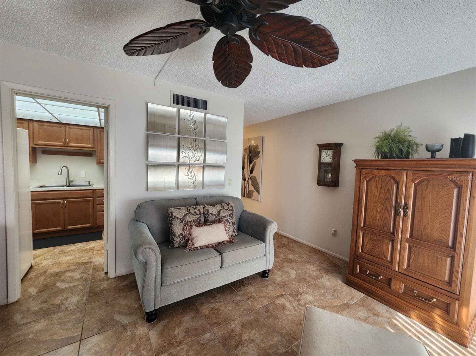 2132 Lakewood Club Drive S 8B photo 06