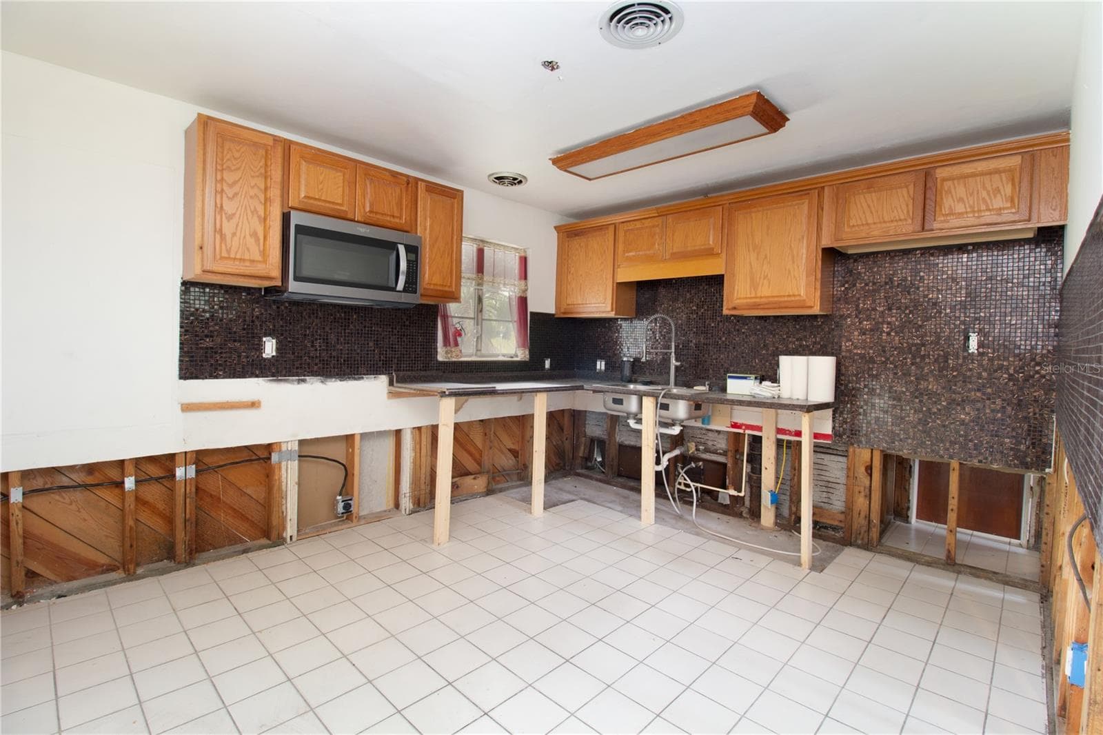 525 Hampton Avenue NE photo 06