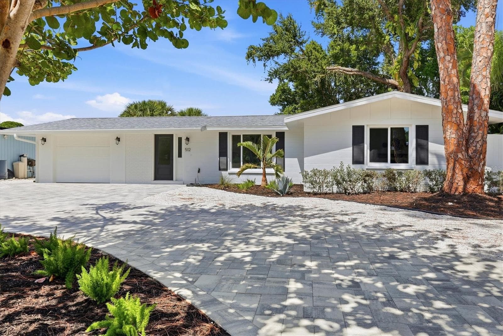 512 Sante Joseph Street