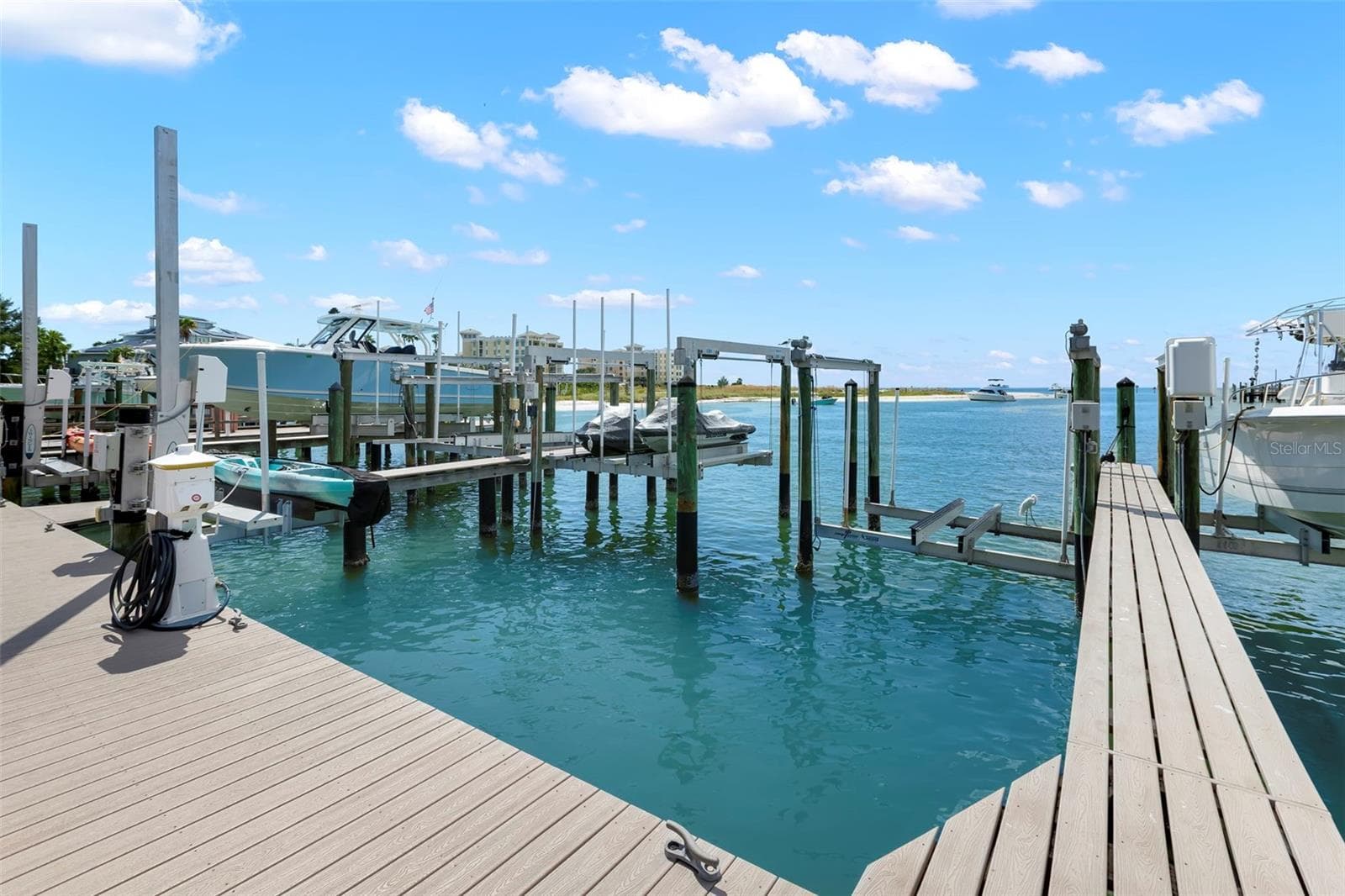 1100 Pinellas Bayway S I4 photo 04