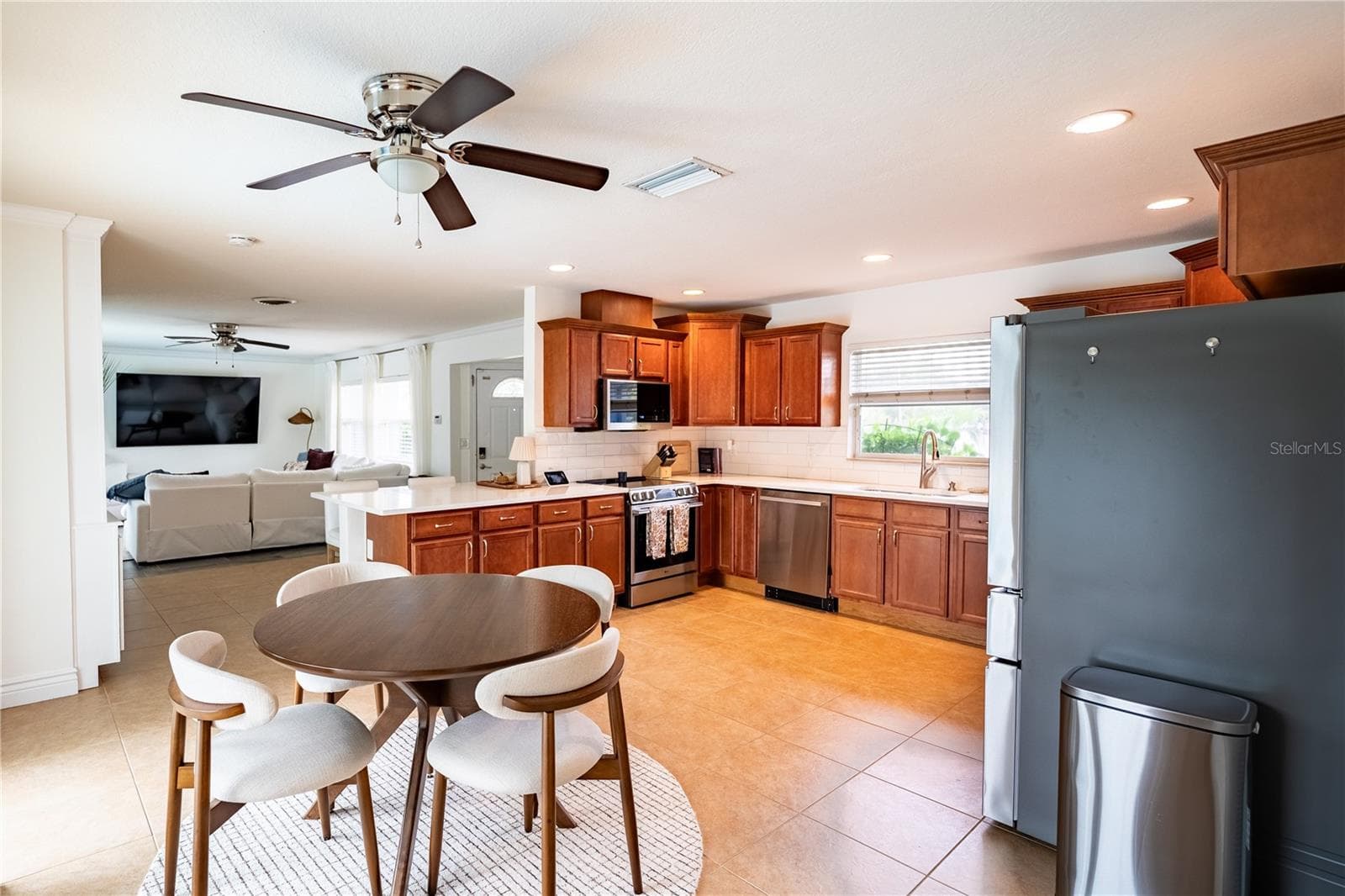 686 Southwest Boulevard N photo 06