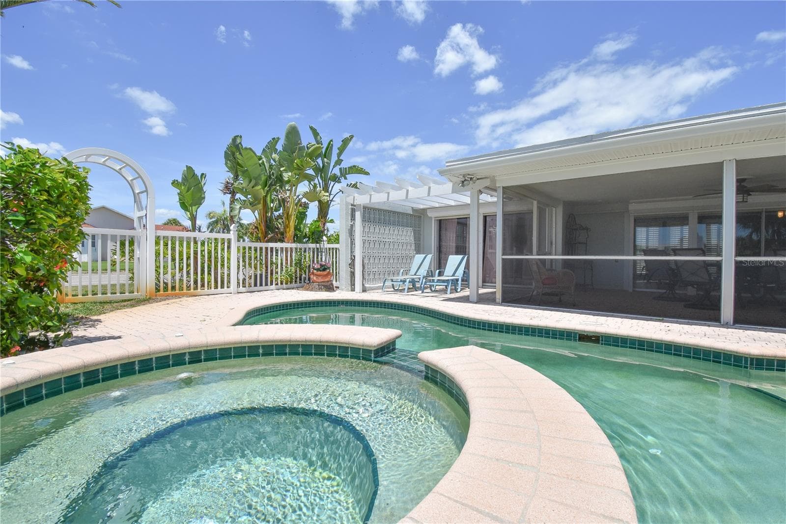 290 Monte Cristo Boulevard photo 02